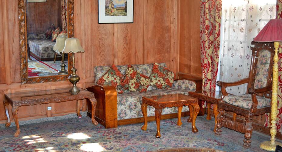 Alaska House Boat, Srinagar 4